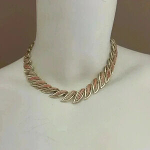 CORO 1950 leaf painted choker necklace 16  inches VTG